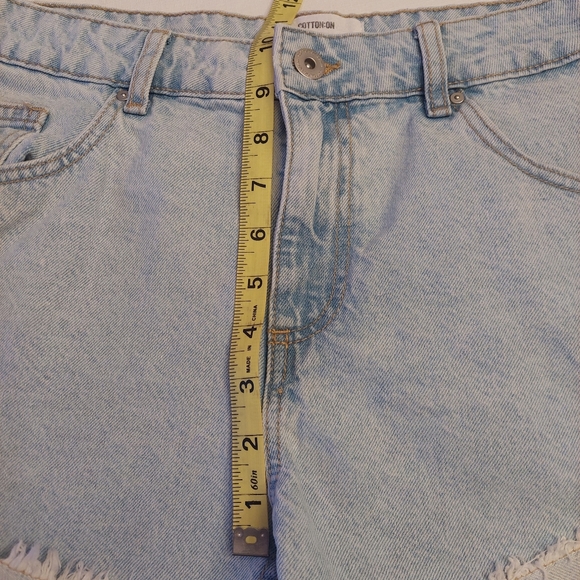 Cotton On Light Wash Rigid Denim Cut Off Mid Rise Relaxed Jean Shorts Size 6 - Picture 6 of 12